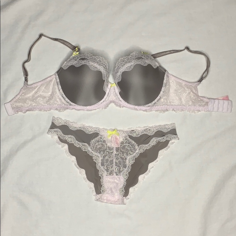 Victoria’s Secret Dream Angels Demi Bra & Cheekini